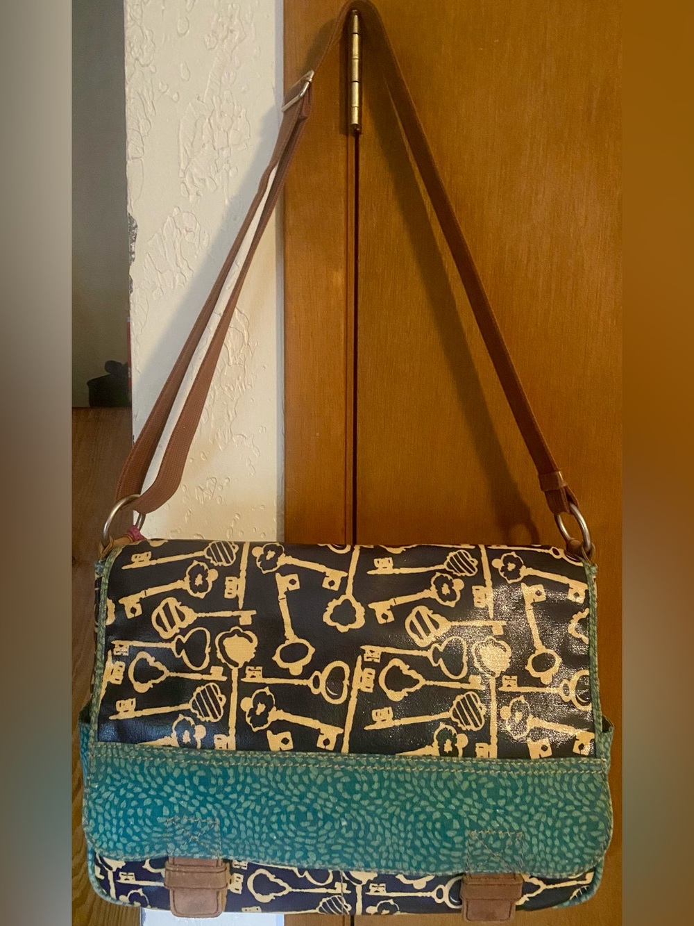 Fossil Vintage Key-Per Coated Canvas Messenger Bag Gold Skeletal Key Print